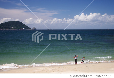 Children playing with the waves No 2 40244388