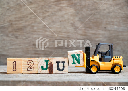 Toy forklift hold block N to complete word 12 jun 40245308
