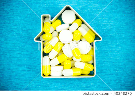 White and yellow tablets shaped like White and yellow tablets shaped like 40248270