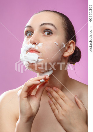 woman has shave woman has shave 40251392