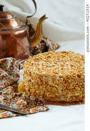 butter cream cake with peanuts  40251914