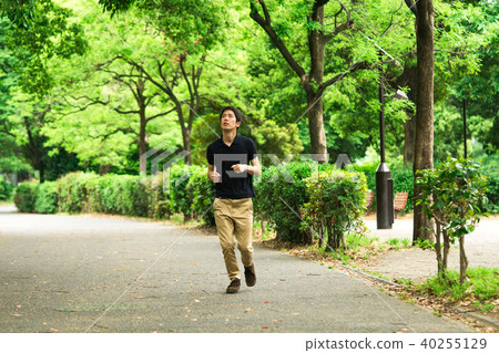 Man jogging in the park Man jogging in the park 40255129