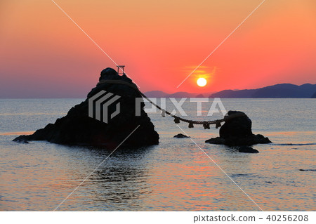 Futamiura couple's morning sun Futamiura couple's morning sun 40256208