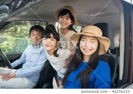 小學妹妹的姐姐和家人開車旅行 40256233