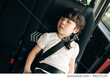 家庭驅使孩子們累了睡覺 家庭驅使孩子們累了睡覺 40257135