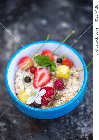 porridge with berries 40257426