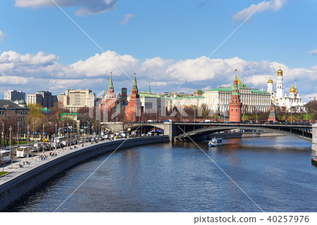 Moscow Kremlin and Bolshoy Kamenny Bridge. Moscow Moscow Kremlin and Bolshoy Kamenny Bridge. Moscow 40257976