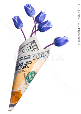 Paper bag with blue tulip flowers 40261825