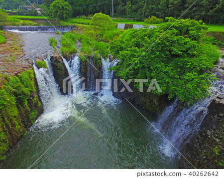 Aerial view of Kanayama waterfall 40262642