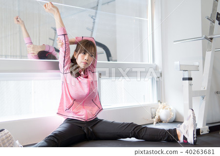 Women stretching Women stretching 40263681
