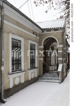 Street of the city in the winter. 40265304