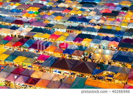 Multiple roof top walking flea market 40266986