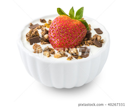 Yogurt with Strawberry and Muesli 40267331