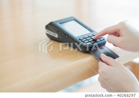 Close-up of a person using a credit card payment s 40268297