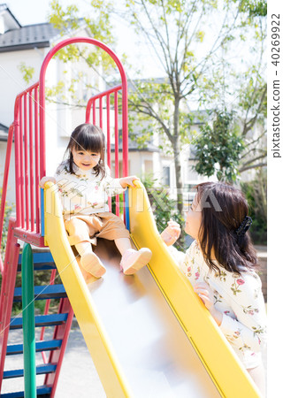 Play in the park 40269922