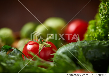 Vegetarian still life of fresh vegetables on wooden plate over rustic background, close-up, flat lay 40270983
