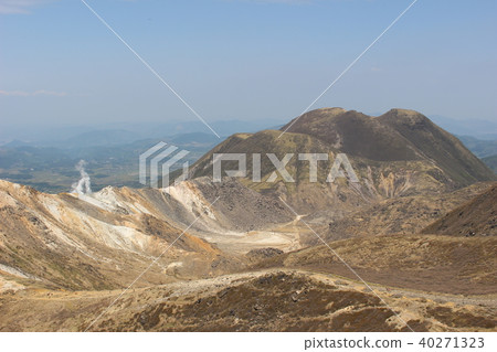 Kuju mountain range / Mt. Minamata desiring to see from Kusumi mountain top 40271323
