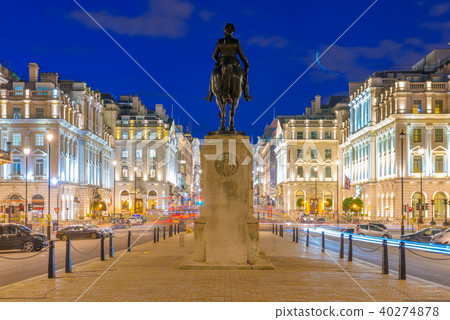 King Edward Vii statue in central London at night King Edward Vii statue in central London at night 40274878