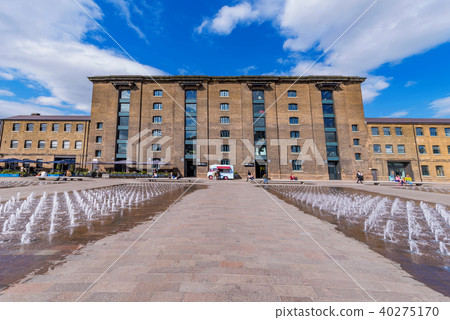 Central Saint Martins university 40275170