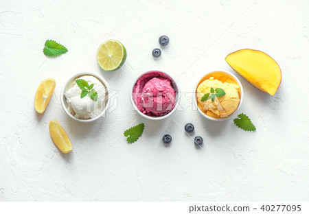 Various fruit and berries ice creams 40277095