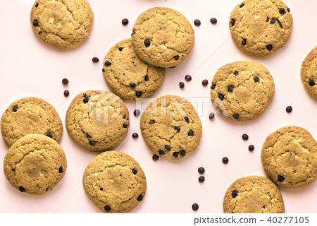 Chocolate chip cookies 40277105