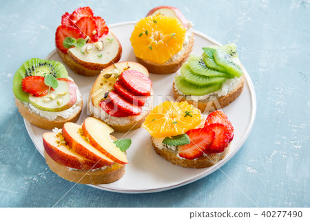 Fruit sandwiches with ricotta cheese Fruit sandwiches with ricotta cheese 40277490