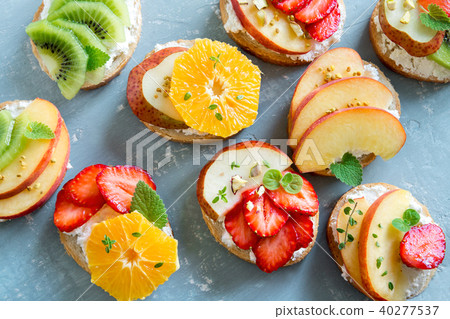 Fruit dessert sandwiches with ricotta cheese Fruit dessert sandwiches with ricotta cheese 40277537
