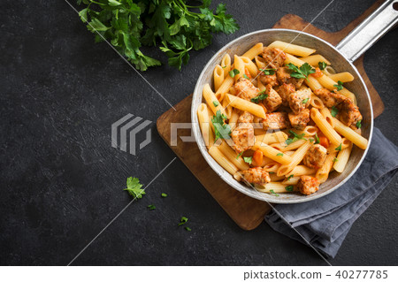 Penne pasta with chicken 40277785
