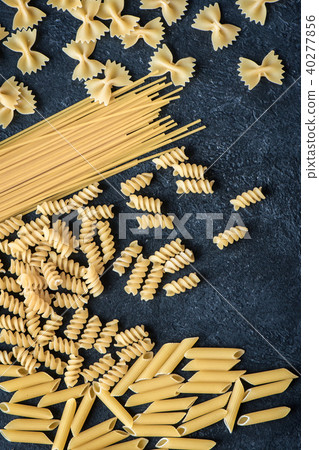Assorted uncooked pasta 40277856