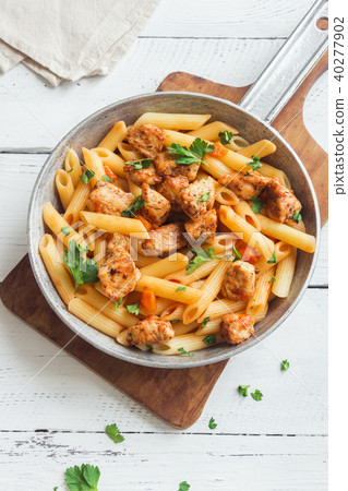 Pasta Penne with Chicken 40277902