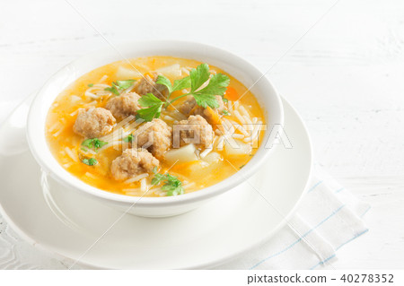 Meatball soup 40278352