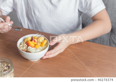 Healthy breakfast bowl in hands Healthy breakfast bowl in hands 40278374
