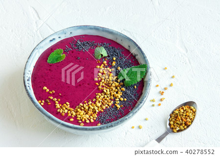 Acai smoothie bowl 40278552