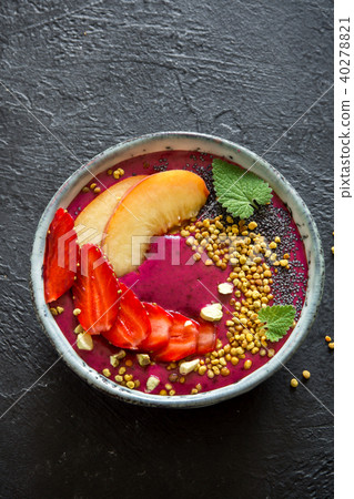 Acai and fruits smoothie bowl 40278821