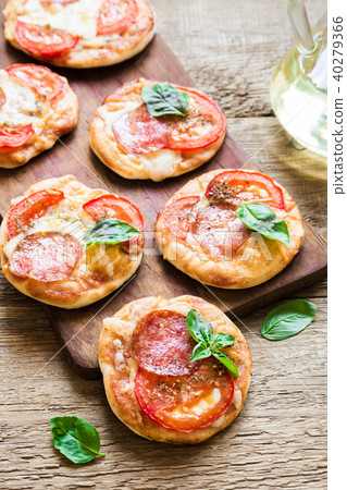 Mini Pizzas 40279366