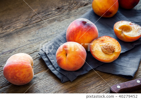 Peaches 40279452