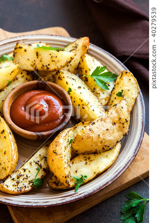 Baked potato wedges 40279539