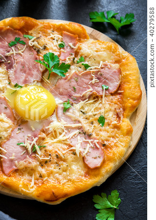 Pizza Carbonara 40279588