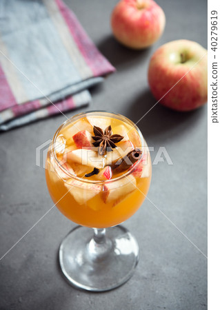 Sangria, apple cider, punch 40279619