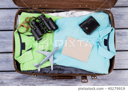 Luggage full of clothes, top view. 40279919