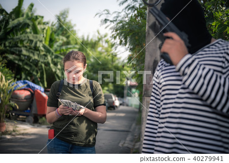 Street thief waiting tourist victim 40279941