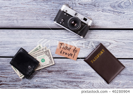 Time to travel essentials. 40280904