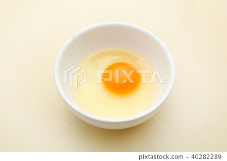 Raw egg  40282289
