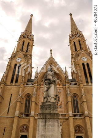 Budapest, Hungary Gothic style Church of St. Elizabeth Budapest, Hungary Gothic style Church of St. Elizabeth 40284073