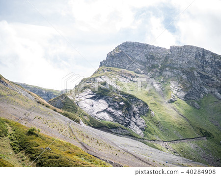 Photo of mountain slopes with vegetation and cloudy sky 40284908