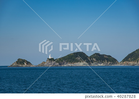 從愛媛國家公路九十四渡輪看到的Atago Sada燈塔 從愛媛國家公路九十四渡輪看到的Atago Sada燈塔 40287828
