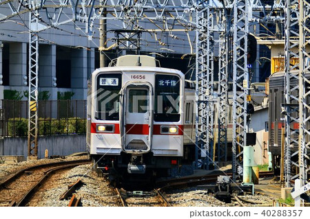 A commuter-type stainless steel car that runs under the town of the tower 40288357