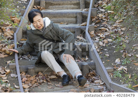 Elderly people who fell on the stairs, outdoors 40288479