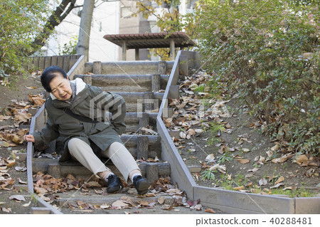 Elderly people who fell on the stairs, outdoors Elderly people who fell on the stairs, outdoors 40288481