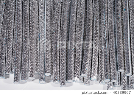 Scraps of antenna cable. 40289967